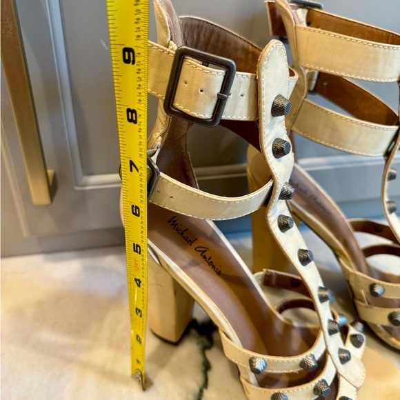 Michael Antonio size 9 gladiator distressed leather sandals - Picture 3 of 9